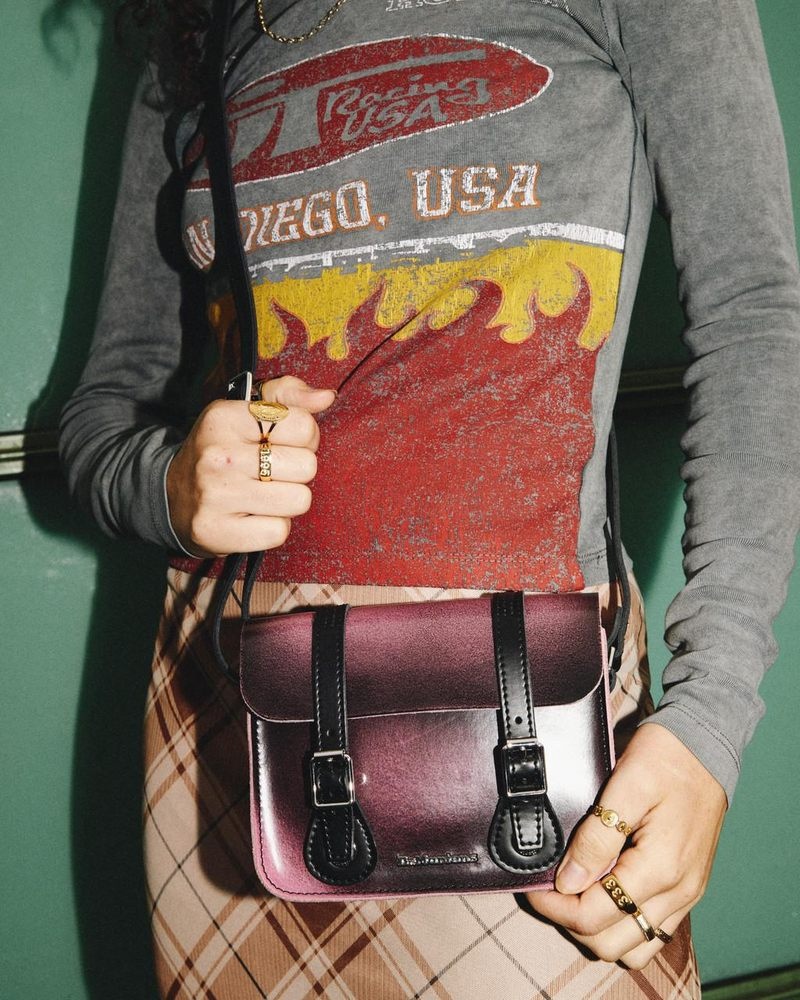 Black+Fondant Pink Dr Martens 7 Inch Distressed Leather Crossbody Bag (Two Tone Rub Off+Kiev) Bags & Backpacks | LG61-R2EE