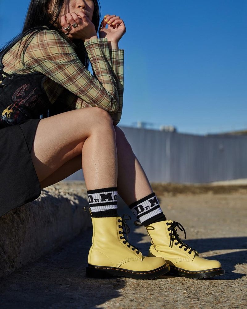 Lemon Yellow Dr Martens 1460 - Pascal Black Eyelet Lace Up Boots (Virginia) Boots | OG89-V4RD