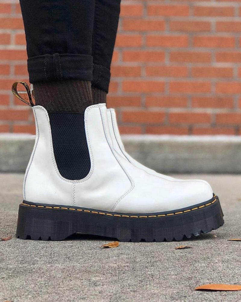 White Dr Martens 2976 Smooth Leather Platform Chelsea Boots (Smooth Leather) Platforms Boots | KH65-N6MI